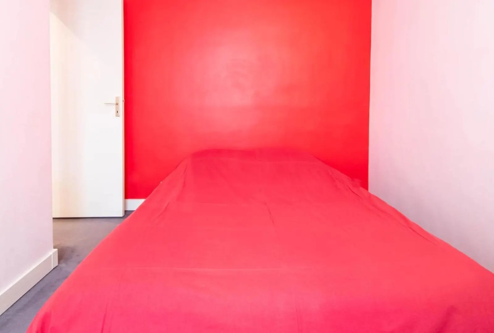 Spacious 1 Bedroom In Apartment
